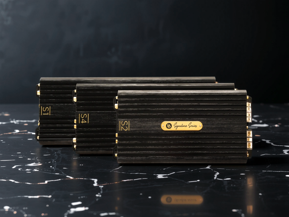 DLS Signature S2-S4-S1 på ett bord i marmor.